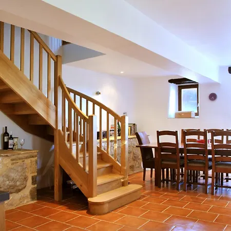 Fantastic 4 Bedroom Barn Conversion Near Cordes Sur Ciel Itzac