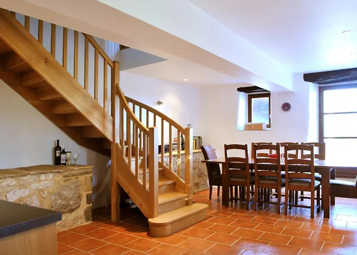 Fantastic 4 Bedroom Barn Conversion Near Cordes Sur Ciel Itzac